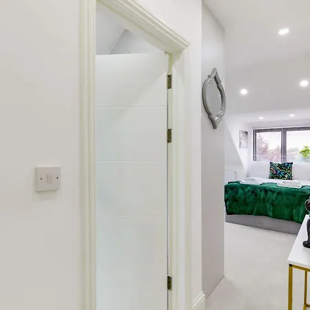 Apartment Lux 5 Occupancy Flat Free Parking & Views London