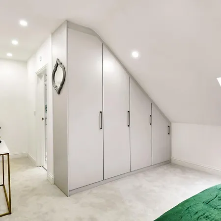 Lux 5 Occupancy Flat Free Parking & Views Apartment