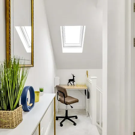 Apartment Lux 5 Occupancy Flat Free Parking & Views London