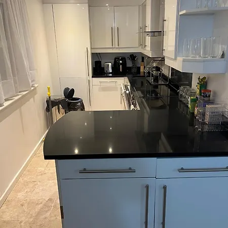 Roomzzz Near The Excel Exhibition Centre Royal Victoria O2 Arena Central 24 Hour Self Check-in Guest house London
