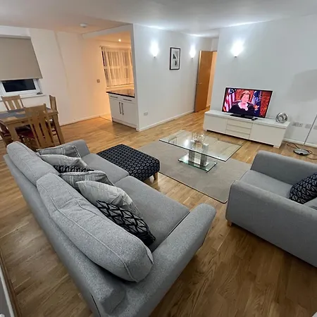 Casa de hóspedes Roomzzz Near The Excel Exhibition Centre Royal Victoria O2 Arena Central 24 Hour Self Check-in