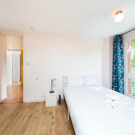 Charming 3br Flat In Apartment *