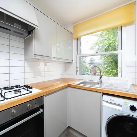 Charming 3br Flat In Apartment
