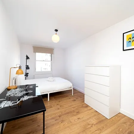 Charming 3br Flat In Apartment London