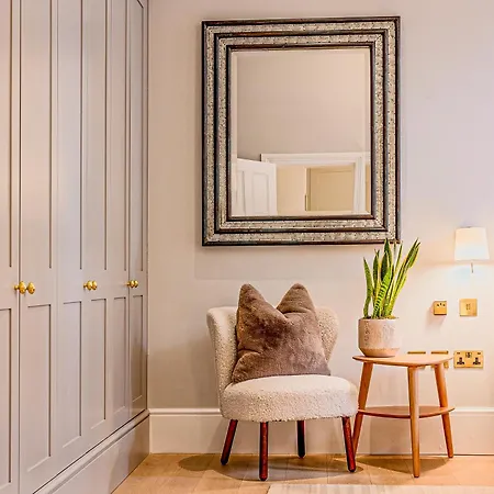 Immense Studio, Prime Location Belgravia, Chelsea Apartment London