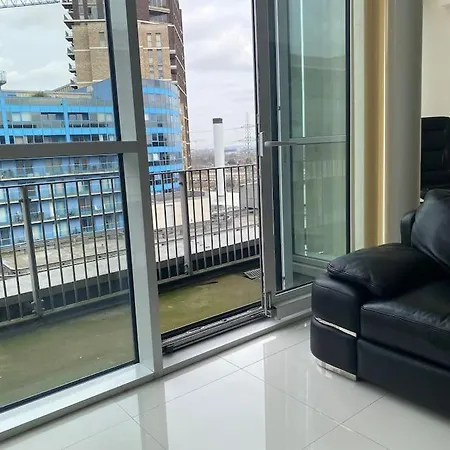 Luxury 3 Bed Apartment *