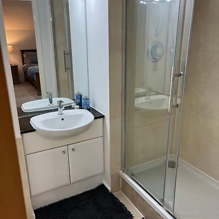 Guest house Roomzzz Near The Excel Exhibition Centre Royal Victoria O2 Arena Central 24 Hour Self Check-in