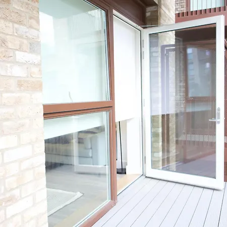 Luxury Flat In Royal Wharf London