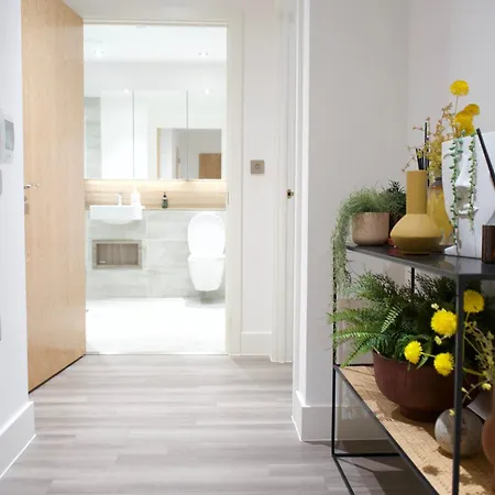 Luxury Flat In Royal Wharf * London