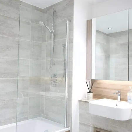 Luxury Flat In Royal Wharf Apartment London