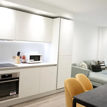 Luxury Flat In Royal Wharf Apartment London