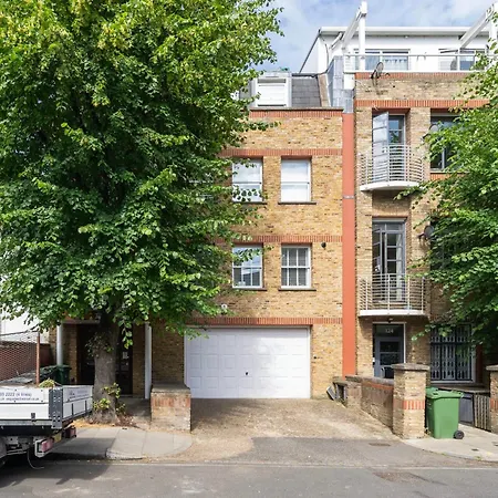 Charming 3br Flat In Apartment London