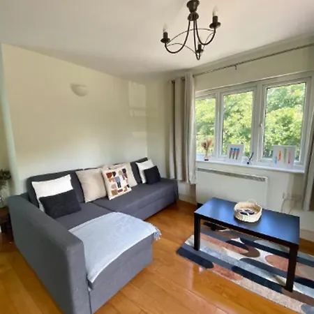 Cosy Near Canary Wharf *