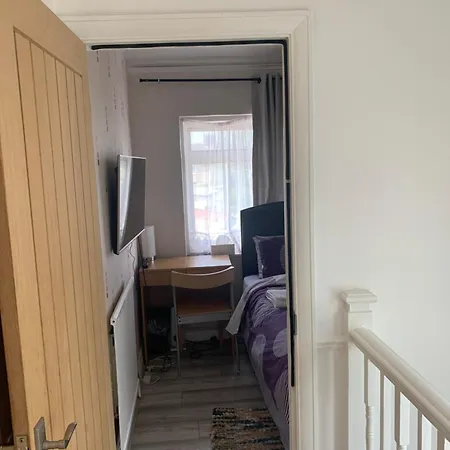 Homestay Small Single Boxroom Ovo Wembley Stadium