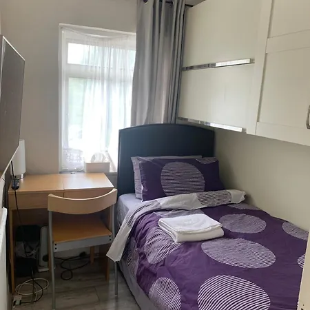 Small Single Boxroom Ovo Wembley Stadium Homestay *