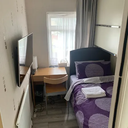 Homestay Small Single Boxroom Ovo Wembley Stadium London