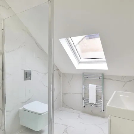 Lux 5 Occupancy Flat Free Parking & Views Apartment *