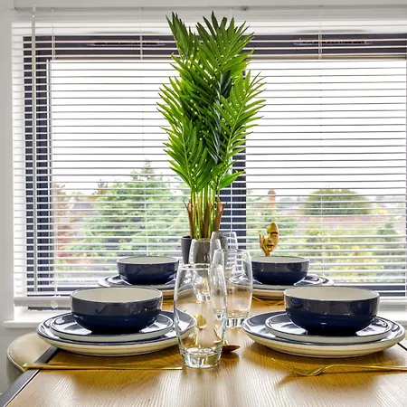 Lux 5 Occupancy Flat Free Parking & Views Apartment London