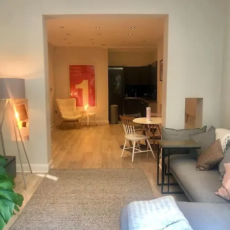 Charming 2 Bed Garden Flat In Finchley Hendon