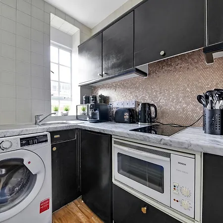 Stylish & Comfy Chelsea Haven Walk To Tube & Bus * London