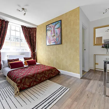 Stylish & Comfy Chelsea Haven Walk To Tube & Bus * London