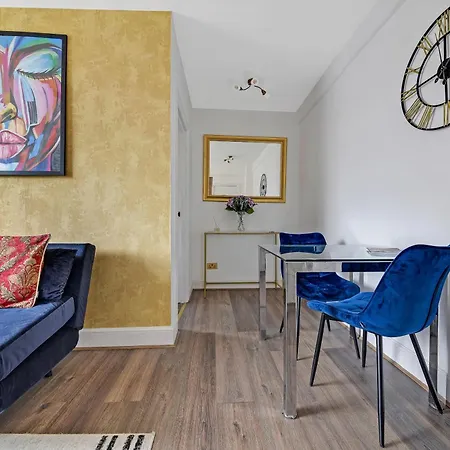 Stylish & Comfy Chelsea Haven Walk To Tube & Bus *