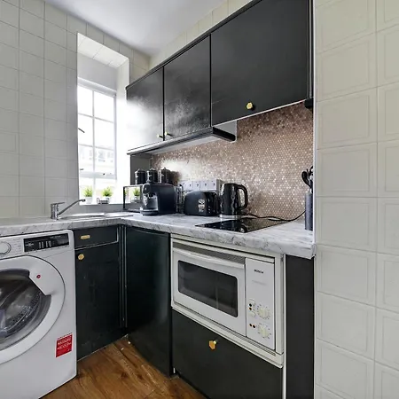 Stylish & Comfy Chelsea Haven Walk To Tube & Bus *