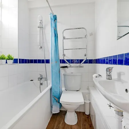 Stylish & Comfy Chelsea Haven Walk To Tube & Bus Apartment *