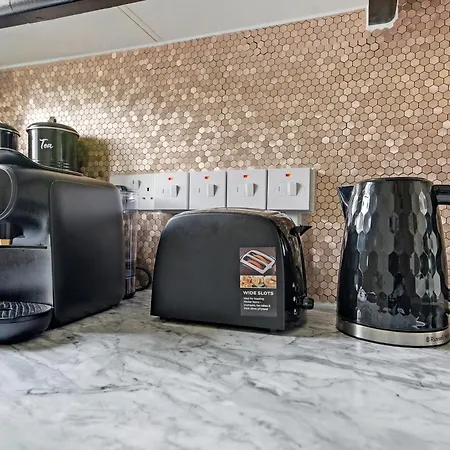 Stylish & Comfy Chelsea Haven Walk To Tube & Bus London