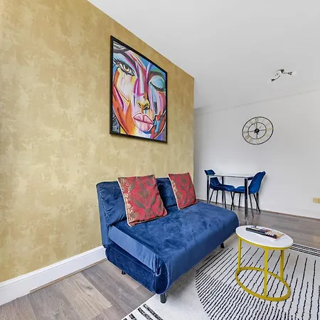 Apartment Stylish & Comfy Chelsea Haven Walk To Tube & Bus *