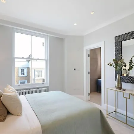 Chic 3 Bed In Notting Hill Apartment