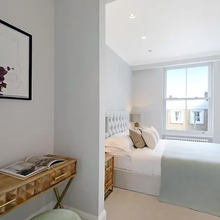 Chic 3 Bed In Notting Hill Apartment London