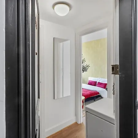 Stylish & Comfy Chelsea Haven Walk To Tube & Bus