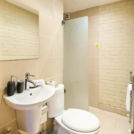 Burgundy Bliss Elegant Retreat - Pluxa Mocha Appartement *