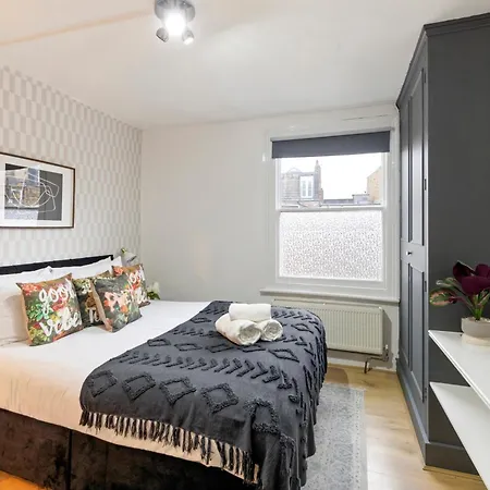 Apartment Bright & Airy Rooftop In