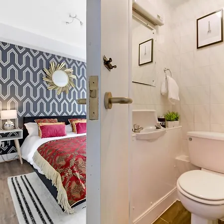 Stylish & Comfy Chelsea Haven Walk To Tube & Bus London
