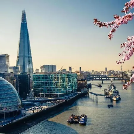 Apartment Stylish & Comfy Chelsea Haven Walk To Tube & Bus London
