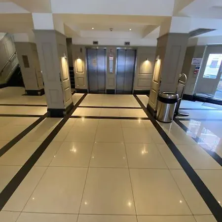 Stylish & Comfy Chelsea Haven Walk To Tube & Bus London