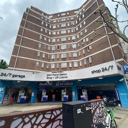 Stylish & Comfy Chelsea Haven Walk To Tube & Bus * London