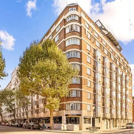 Stylish & Comfy Chelsea Haven Walk To Tube & Bus Apartment