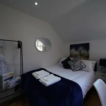New Private 6 * London