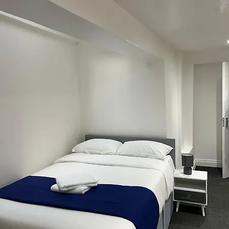 Apartment Starlet Manor Park London