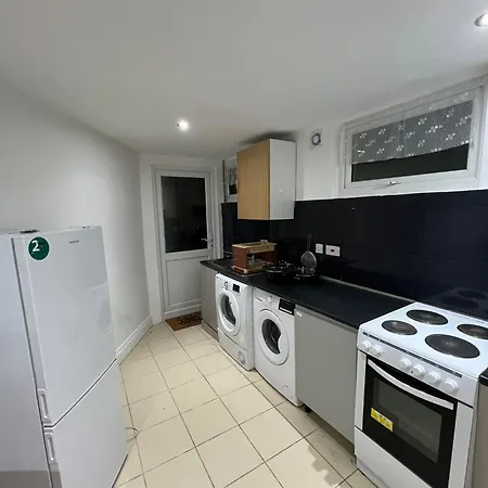 Apartment Starlet Manor Park London