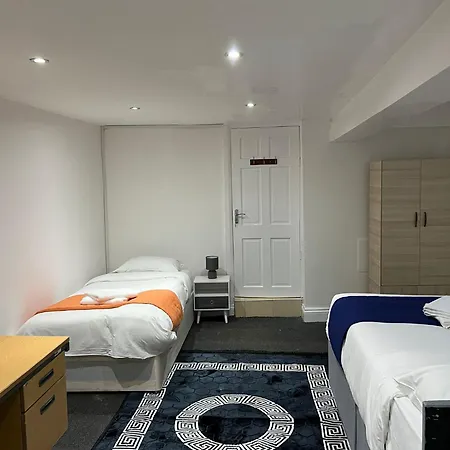 Starlet Manor Park Apartment London