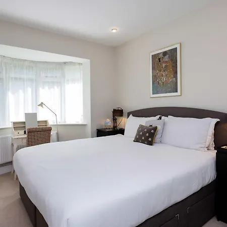 Veeve - Ace Delights Holiday home London