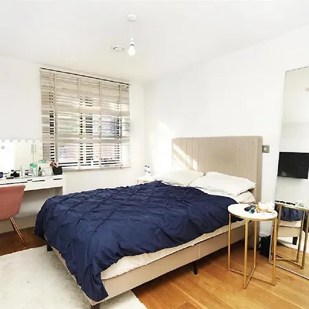 Exquisite One Bed With View And Near Tube Apartment London