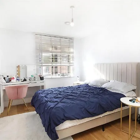 Apartment Exquisite One Bed With View And Near Tube *