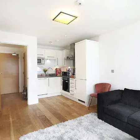 Apartment Exquisite One Bed With View And Near Tube *
