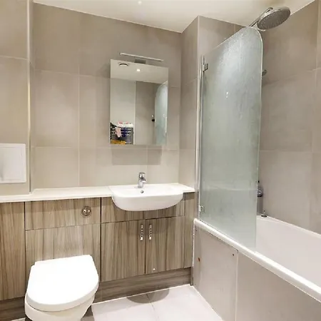 Apartment Exquisite One Bed With View And Near Tube