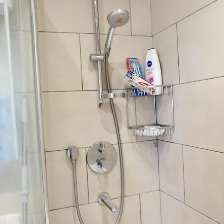 Spacious 2bedroom In Airport Apartment London